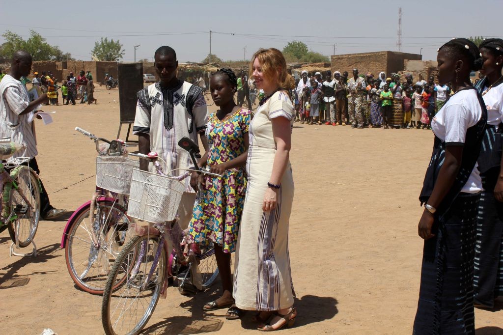 Fahrräder für die Patenmädchen (Foto: Gnabana Forogo)